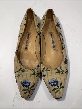 Manolo Blahnik Beige Flats with Blue Floral Embroidery